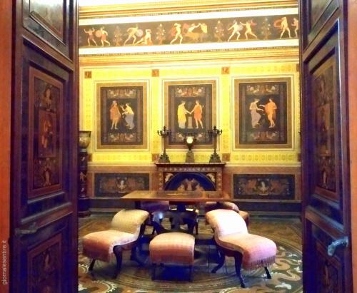 Una delle chicche del Palazzo la sala ispirata all'arte etrusca